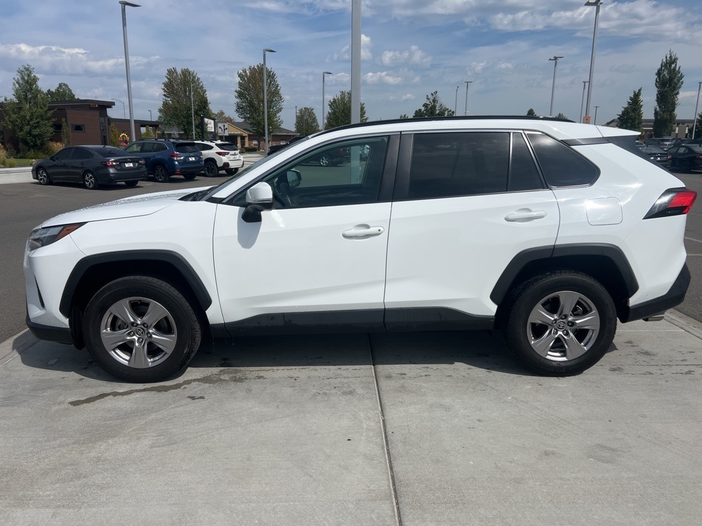 Used 2022 Toyota RAV4 XLE with VIN 2T3P1RFV4NW272802 for sale in Pasco, WA