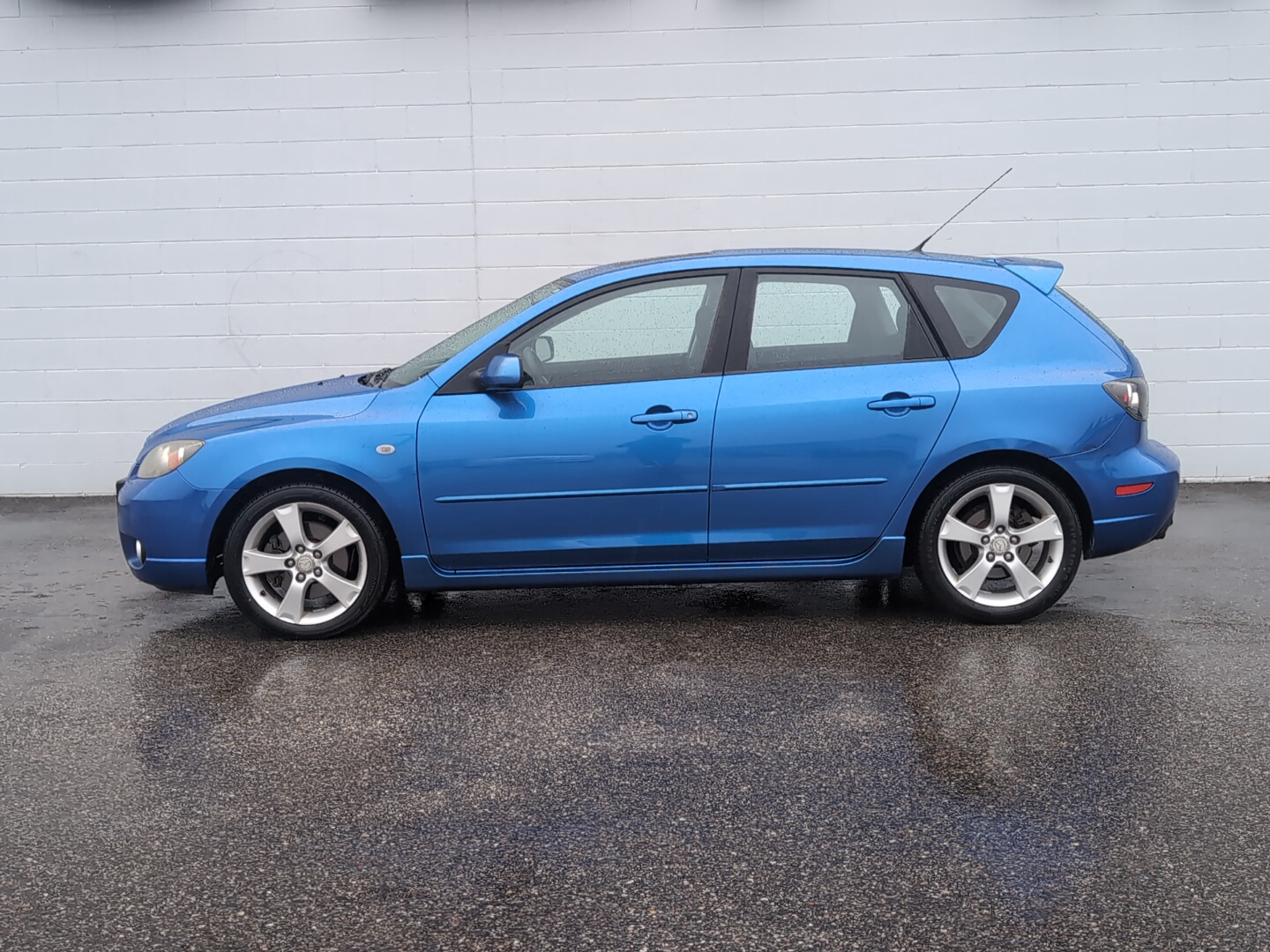 Used 2004 Mazda Mazda3 Hatchback s