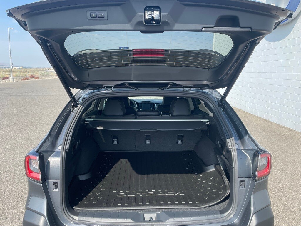 2025 Subaru Outback Touring XT photo 3