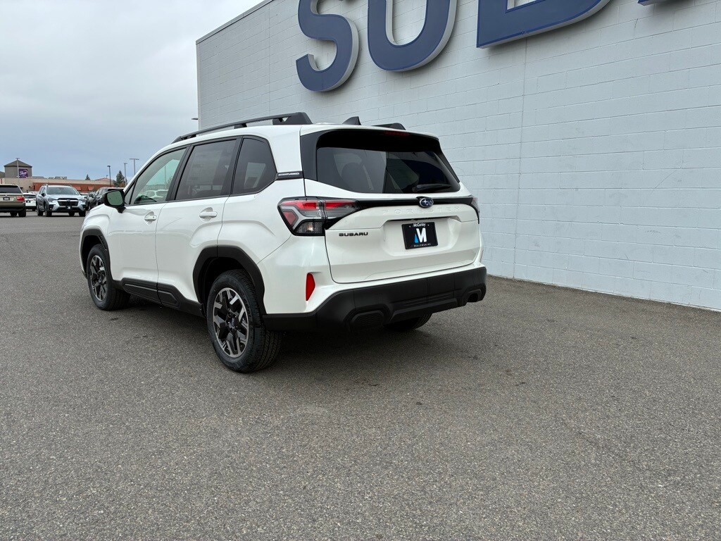 2025 Subaru Forester Premium Base photo 2