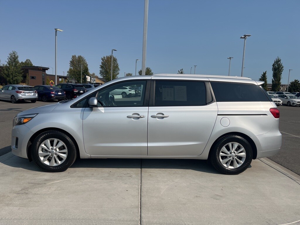 Used 2017 Kia Sedona LX with VIN KNDMB5C13H6249592 for sale in Pasco, WA