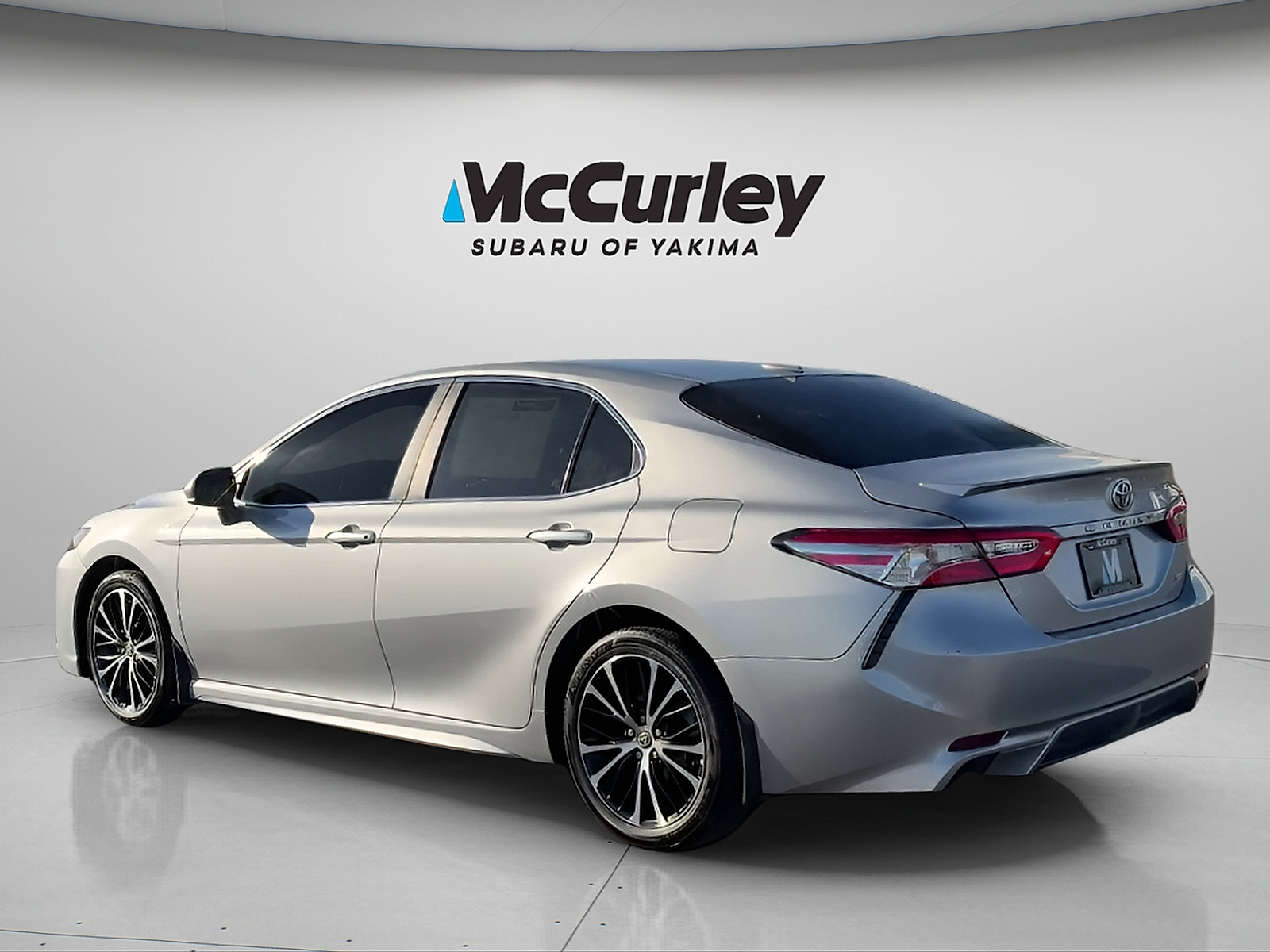 Used 2020 Toyota Camry SE Sedan