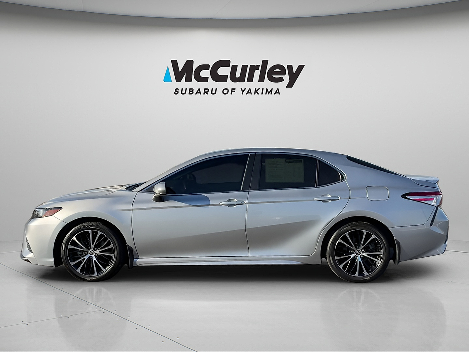 Used 2020 Toyota Camry SE Sedan