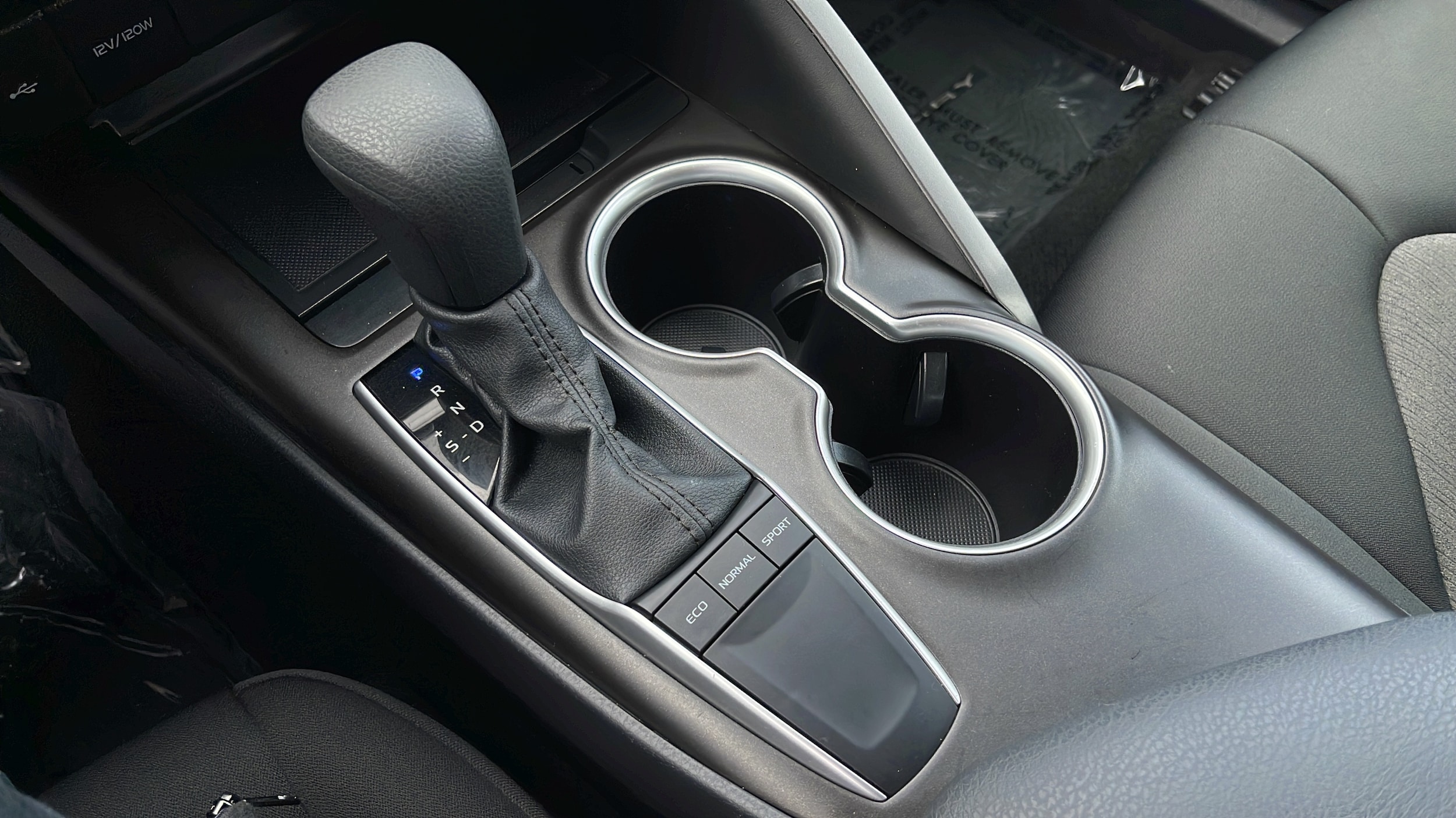 2024 Toyota Camry LE - Photo 15