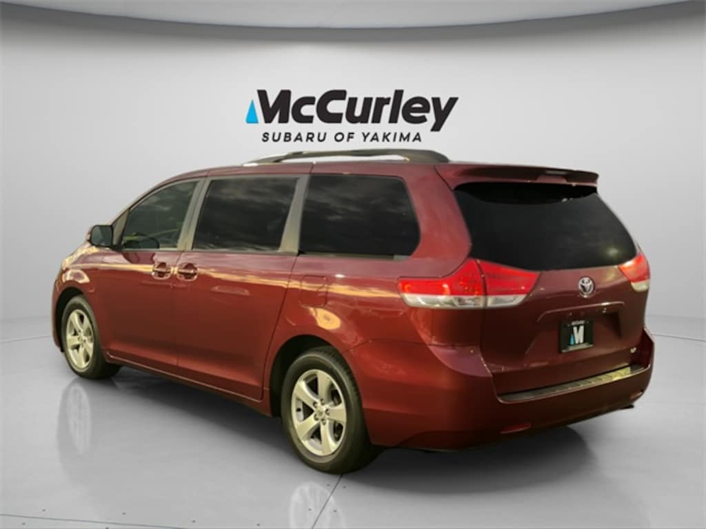 Used 2013 Toyota Sienna LE Minivan/Van