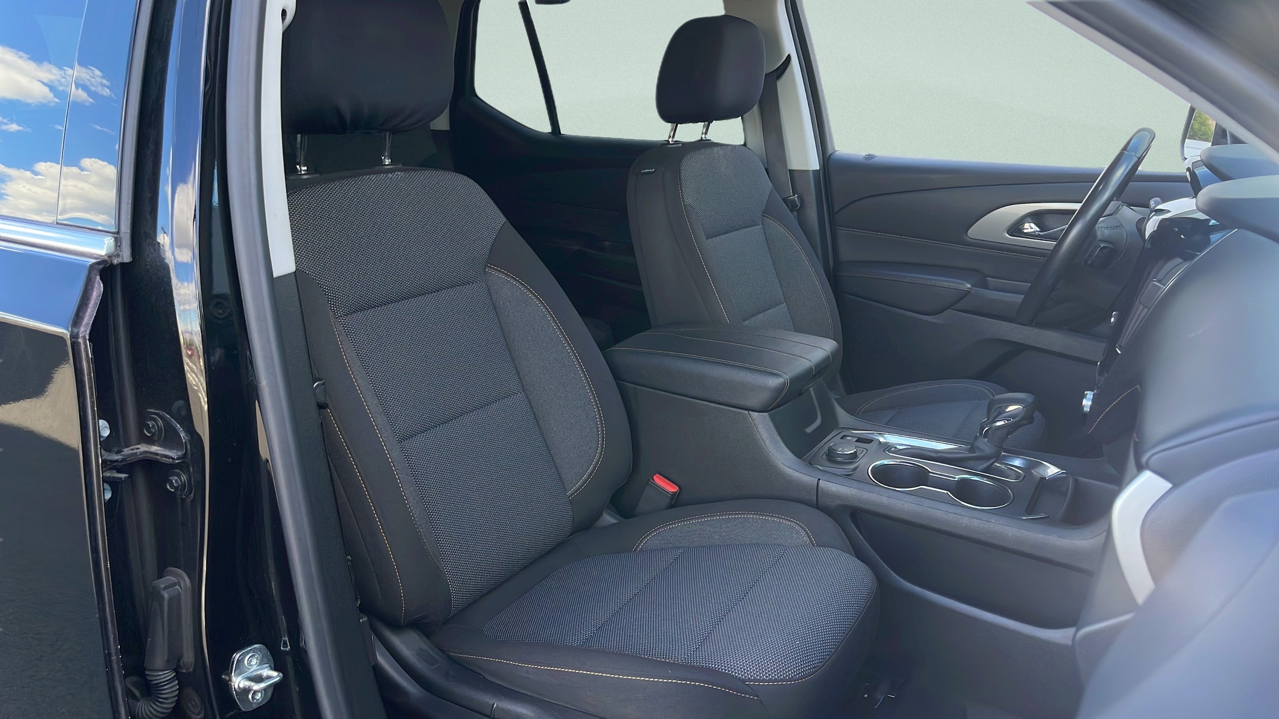 2021 Chevrolet Traverse 2FL - Photo 25