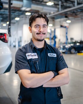 Staff member Andres from ID_599c09