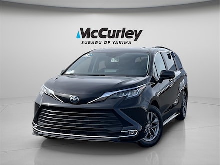 2023 Toyota Sienna XLE Minivan/Van