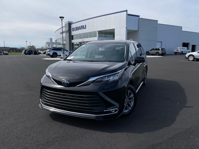 Used 2023 Toyota Sienna XLE with VIN 5TDYRKEC4PS173602 for sale in Union Gap, WA