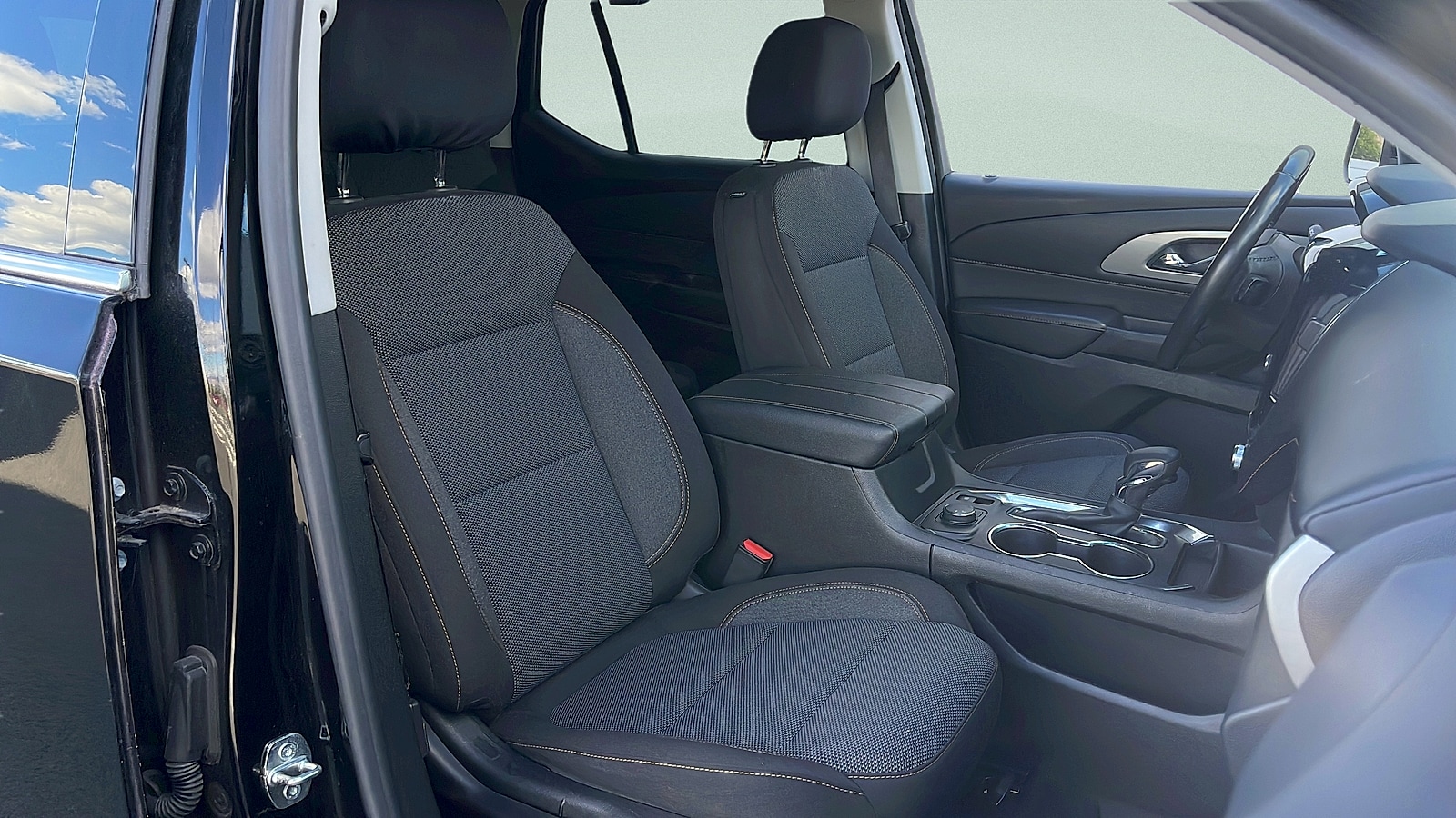 2021 Chevrolet Traverse 2FL - Photo 25