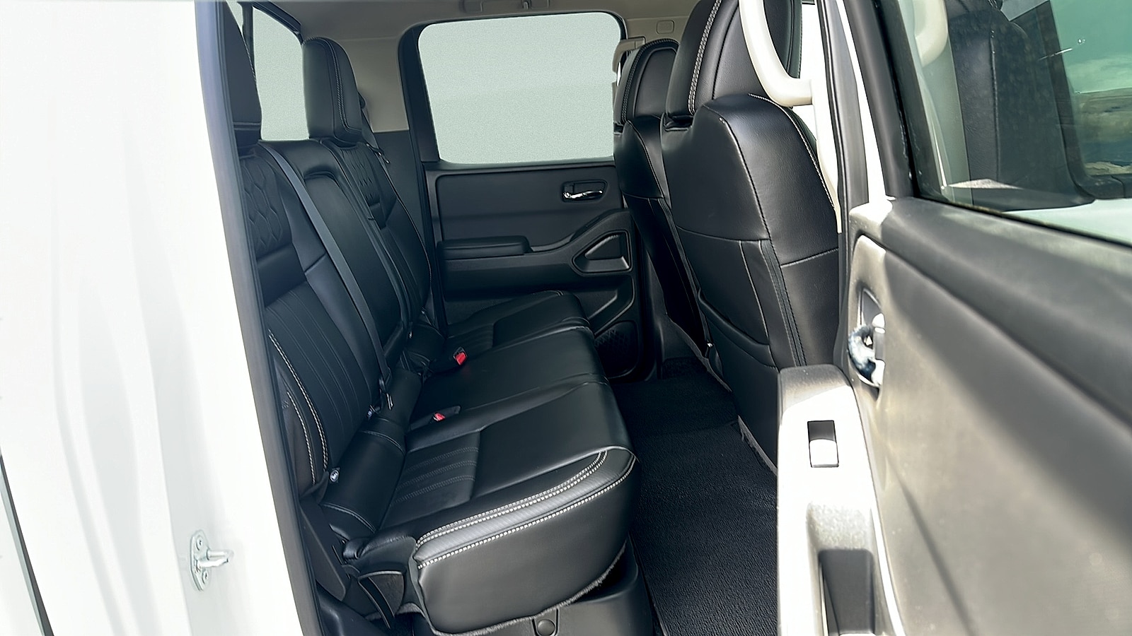2024 Nissan Frontier SL - Photo 29