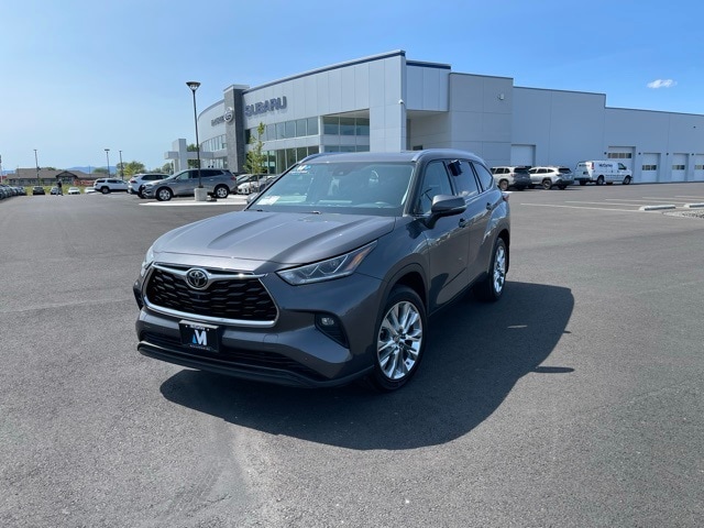 Used 2022 Toyota Highlander Limited with VIN 5TDDZRBH7NS587302 for sale in Union Gap, WA