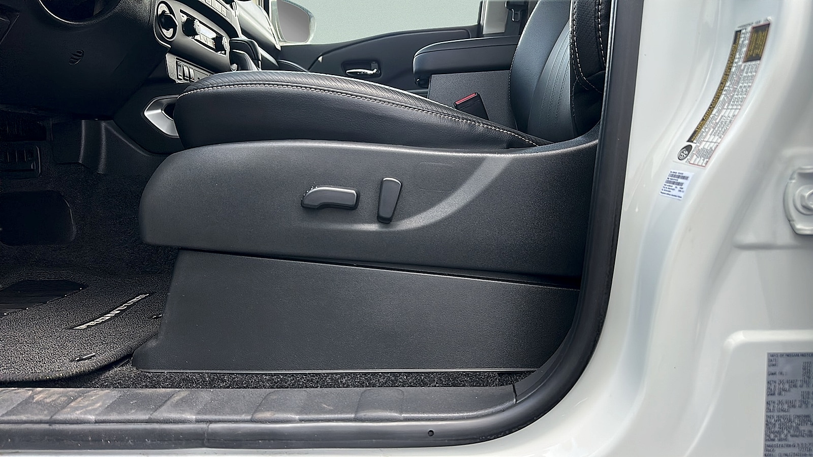 2024 Nissan Frontier SL - Photo 25