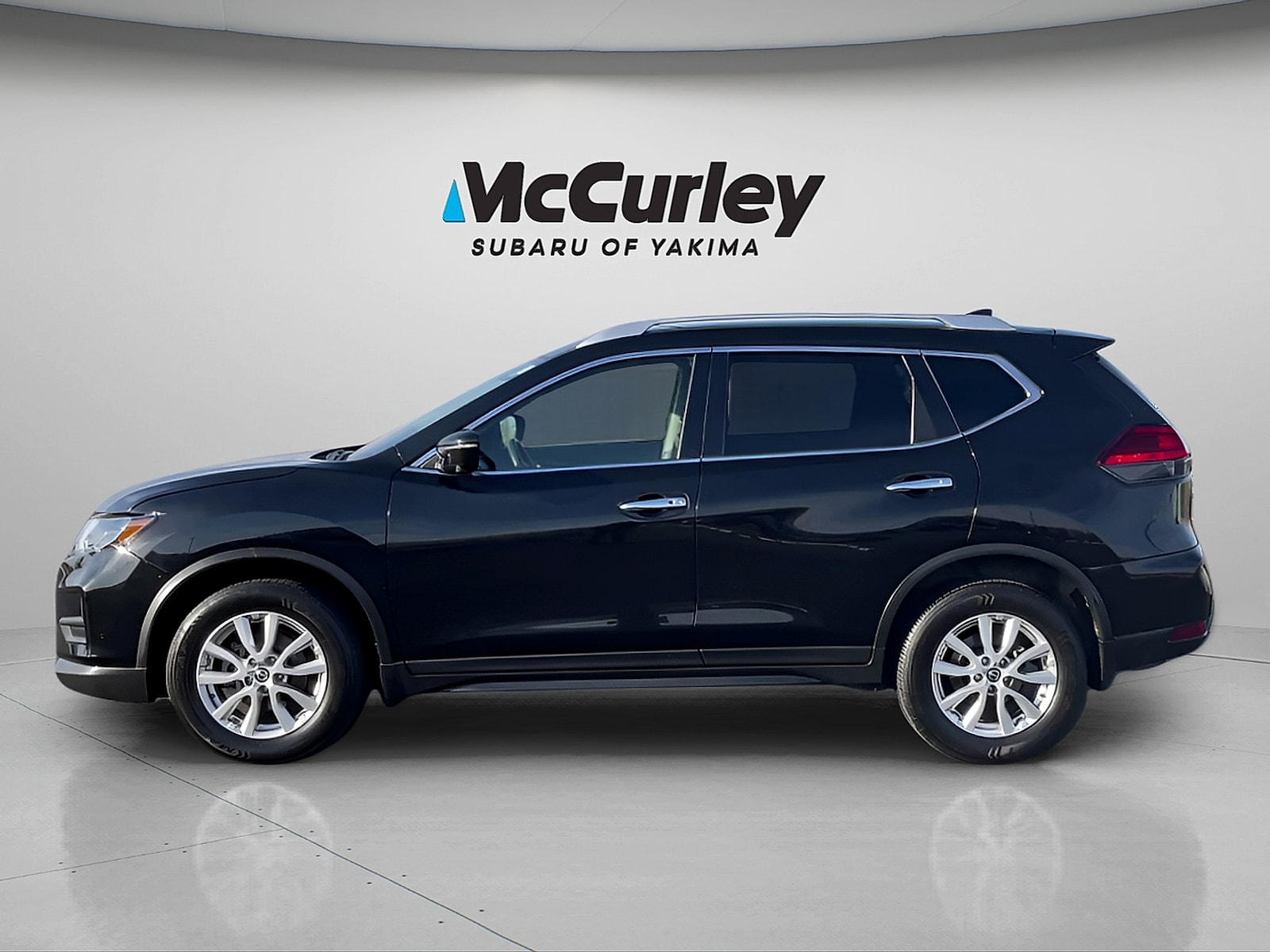 Used 2017 Nissan Rogue SV with VIN KNMAT2MV1HP549738 for sale in Union Gap, WA