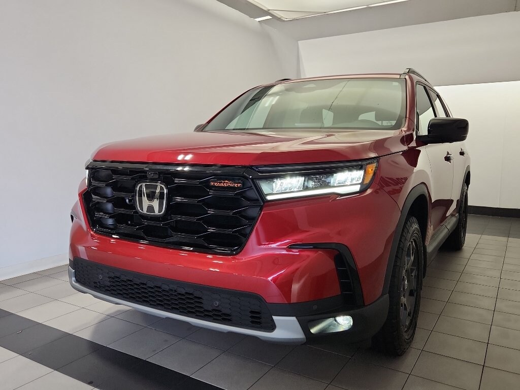 Used 2025 Honda Pilot TrailSport SUV