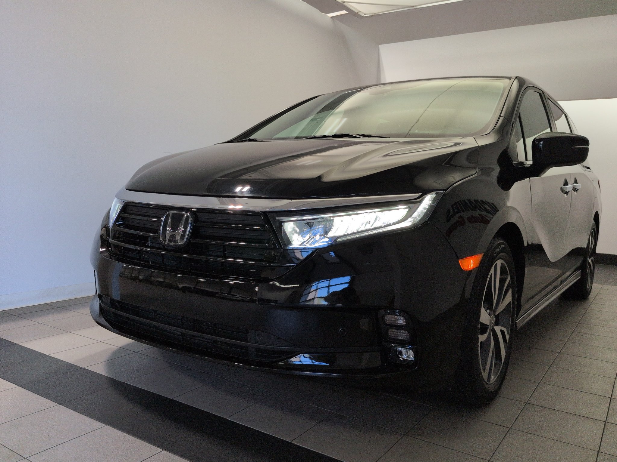 Used 2024 Honda Odyssey Touring Van