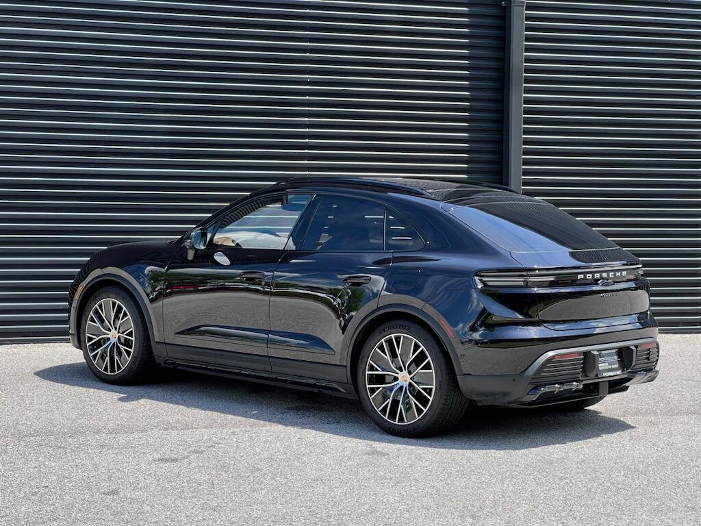 2024 Porsche Macan 4 Electric photo 3