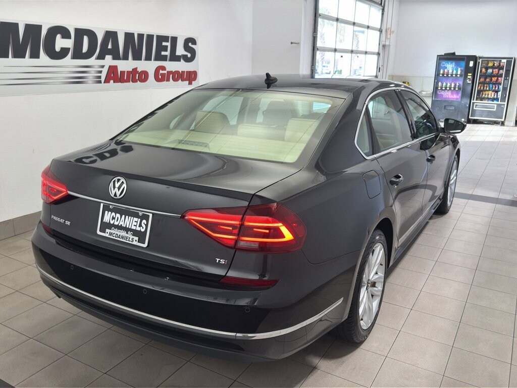 Used 2017 Volkswagen Passat 1.8T SE w/Technology Sedan