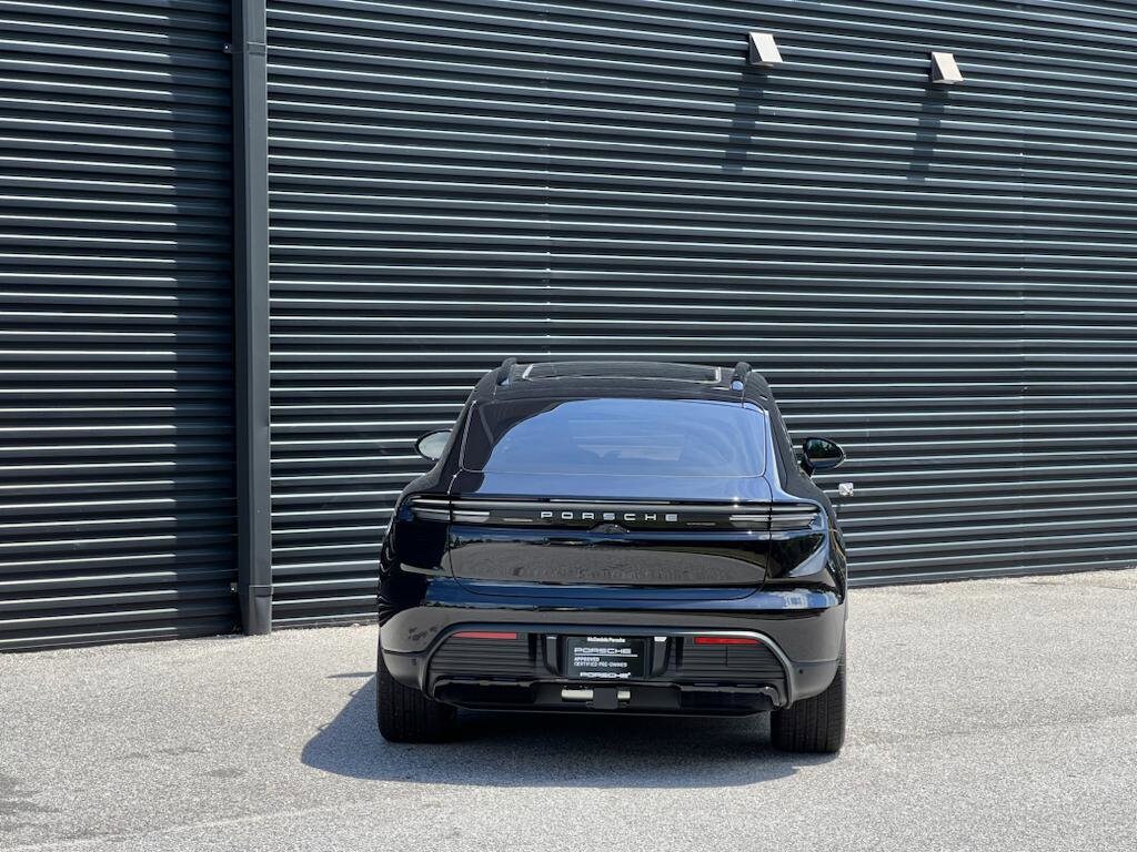 2024 Porsche Macan 4 Electric photo 4
