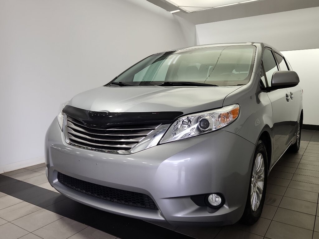 Used 2017 Toyota Sienna XLE 8 Passenger Van Passenger Van