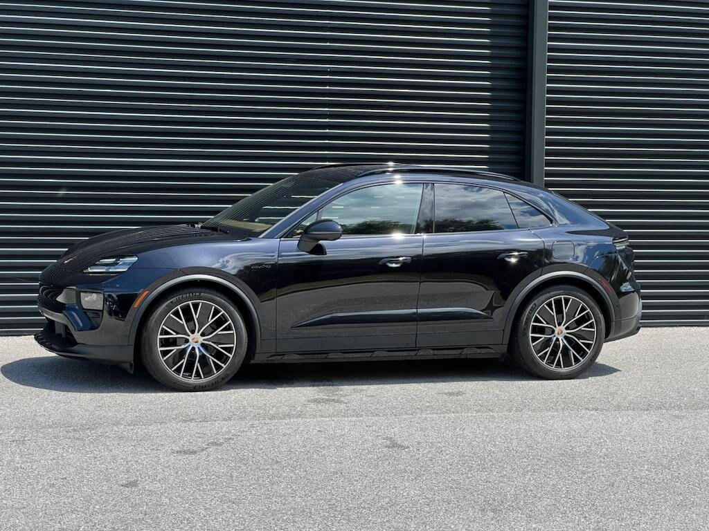 2024 Porsche Macan 4 Electric photo 2