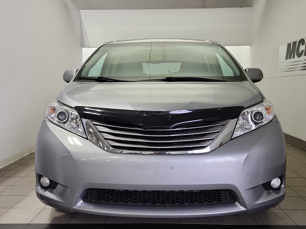Used 2017 Toyota Sienna XLE 8 Passenger Van Passenger Van