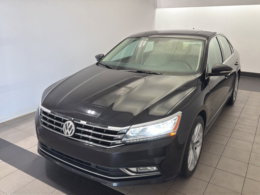 Used 2017 Volkswagen Passat 1.8T SE w/Technology Sedan