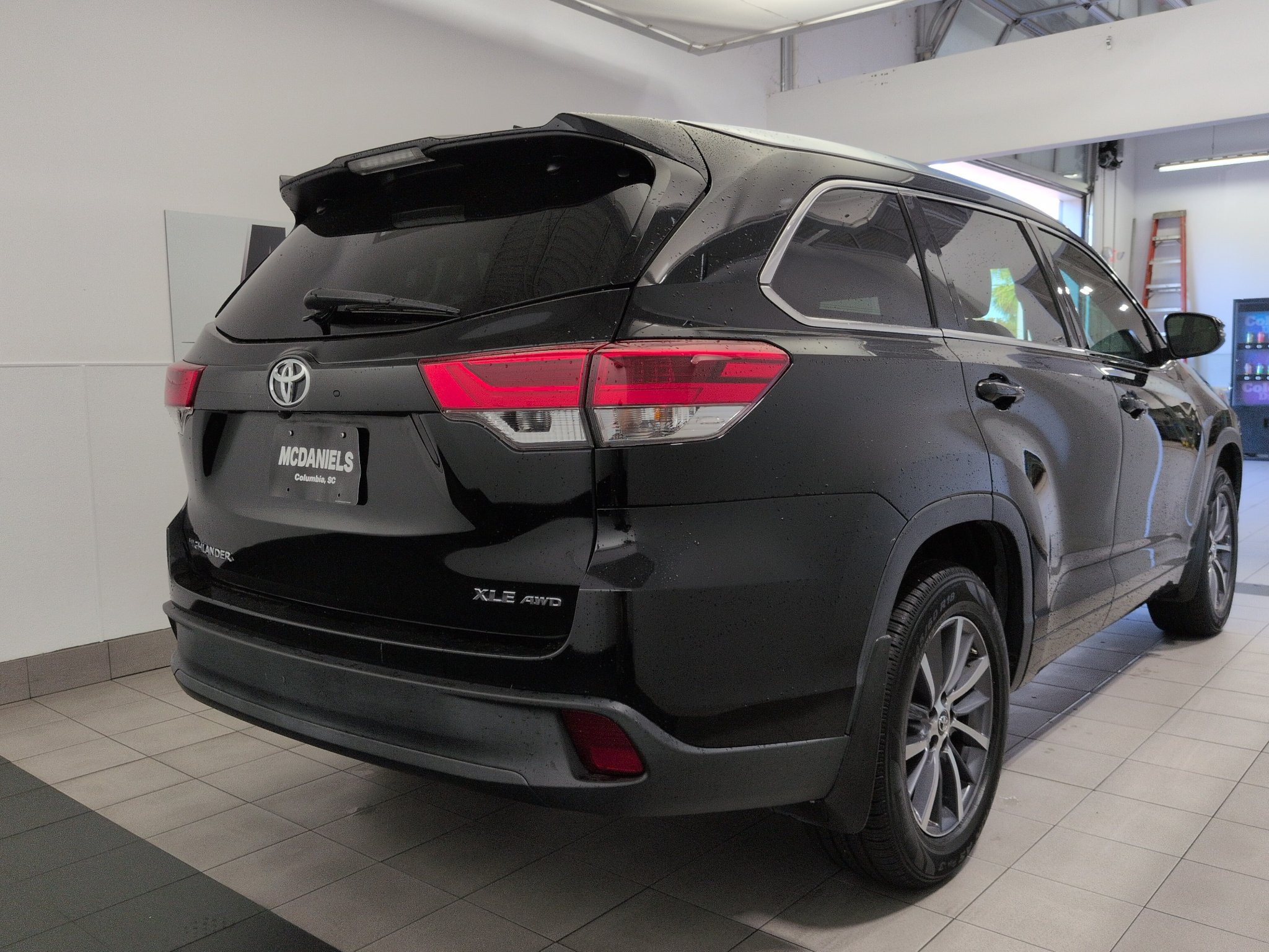 Used 2017 Toyota Highlander XLE V6 SUV
