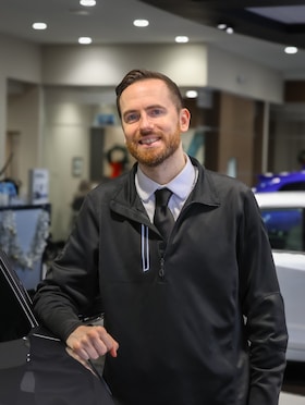 Staff member Shayne Whitney from ID_8ae8e2a9fac0