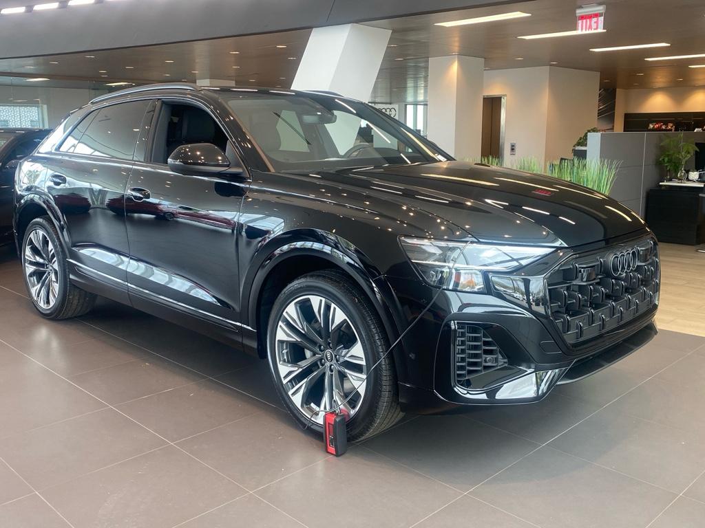 2025 Audi Q8 Premium photo 3