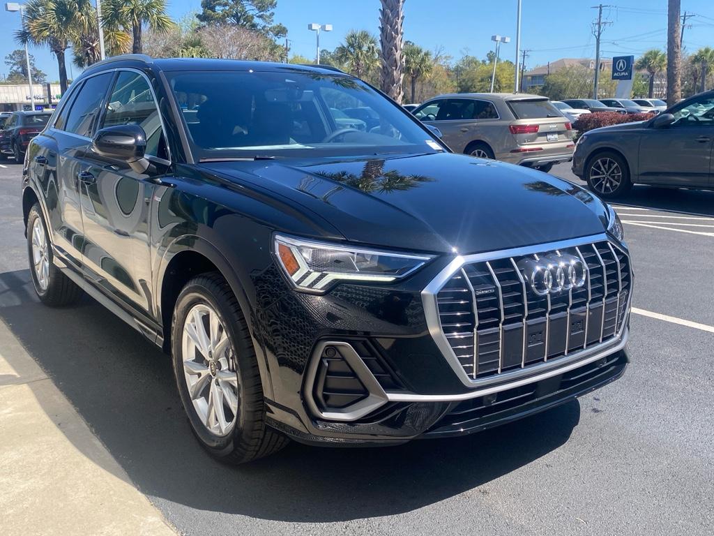 2025 Audi Q3 S line Premium Plus photo 3