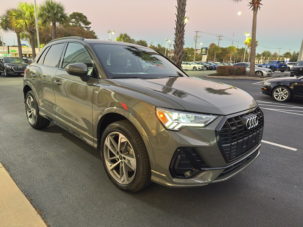 2025 Audi Q3 45 TFSI S line Premium photo 3