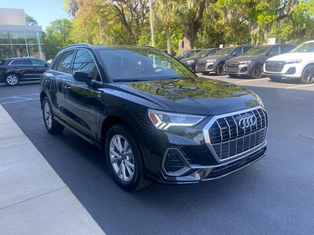 2025 Audi Q3 S line Premium Plus photo 4