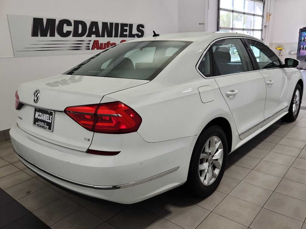 2016 Volkswagen Passat TDI S R-Line photo 4