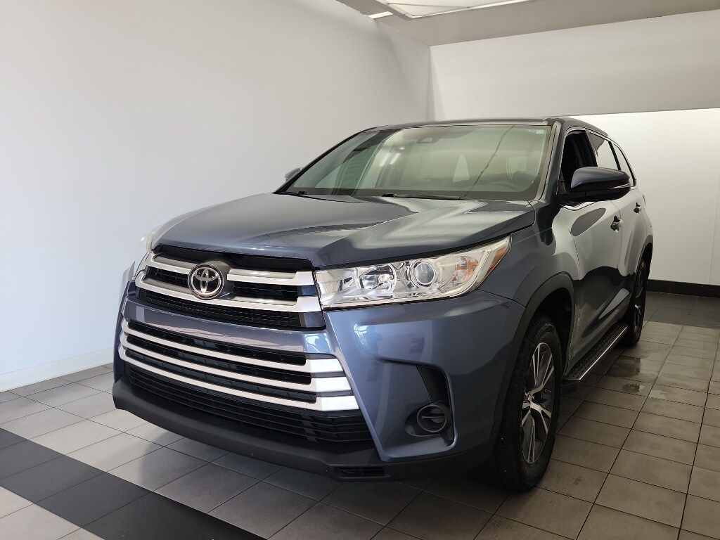 2019 Toyota Highlander LE photo 2