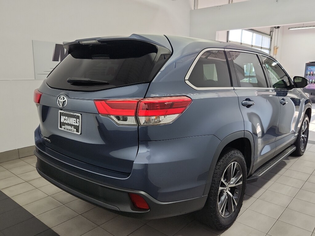 2019 Toyota Highlander LE photo 4