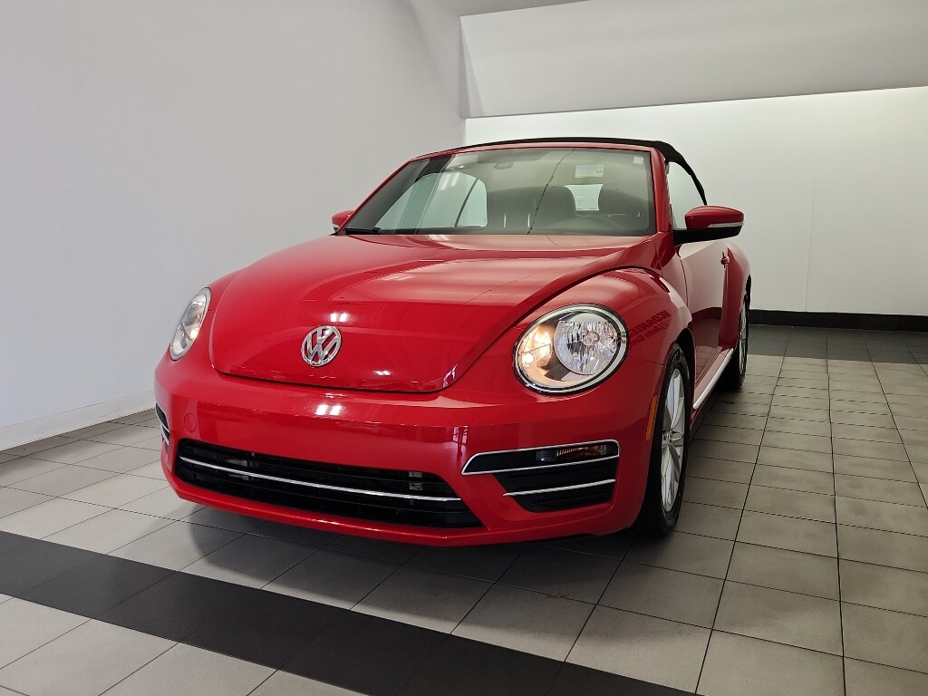 2018 Volkswagen Beetle S Convertible photo 2