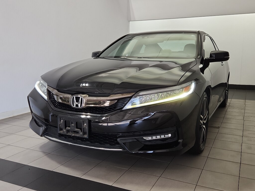 2016 Honda Accord Touring photo 2