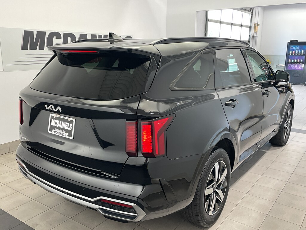 2023 Kia Sorento S photo 3