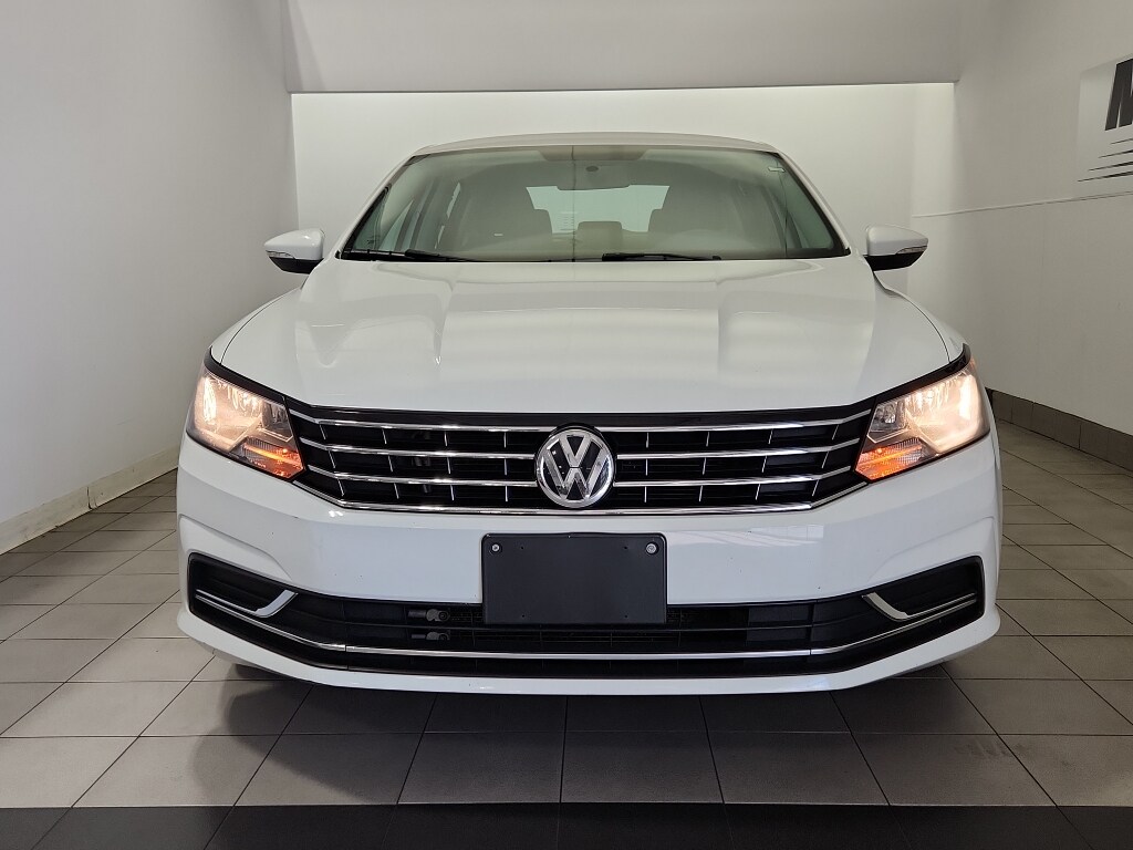 2016 Volkswagen Passat TDI S R-Line photo 3