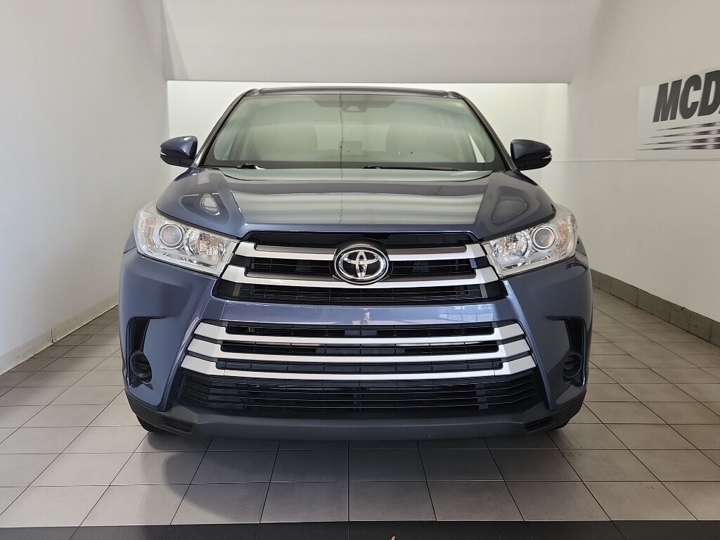 2019 Toyota Highlander LE photo 3