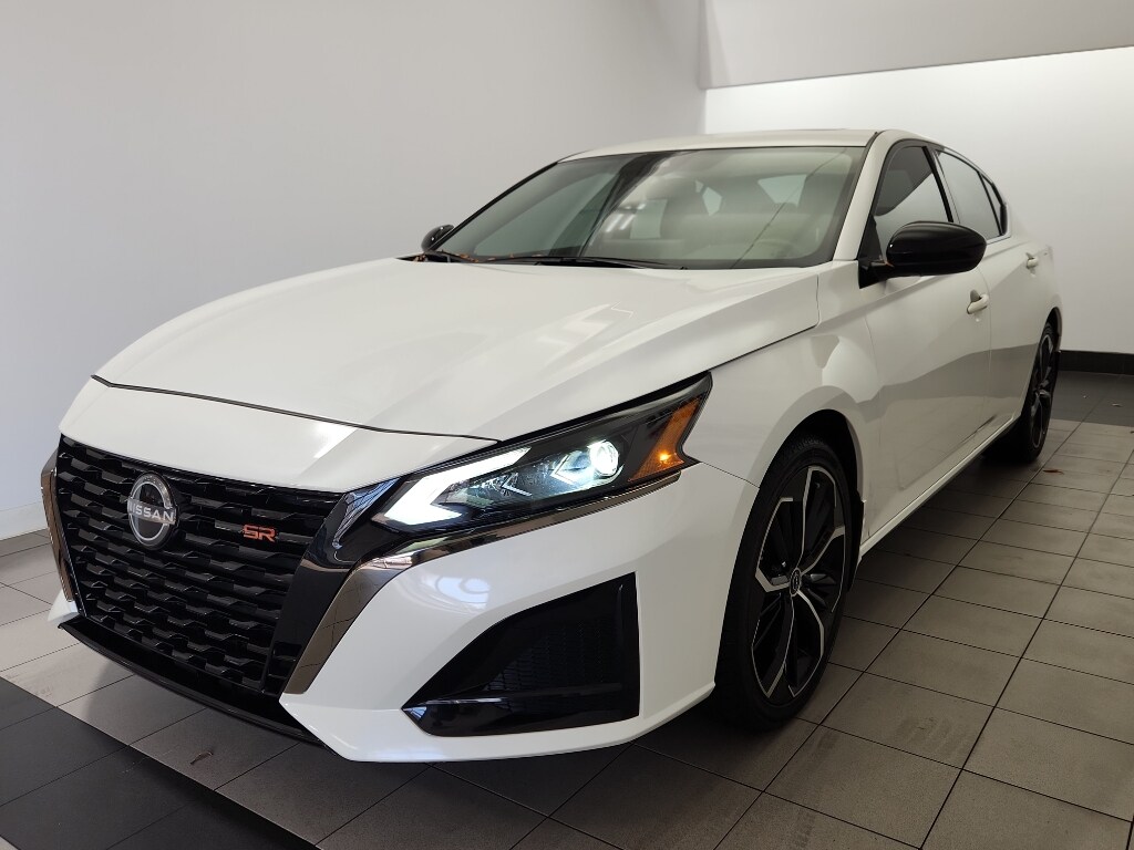 2024 Nissan Altima 2.5 SR photo 2