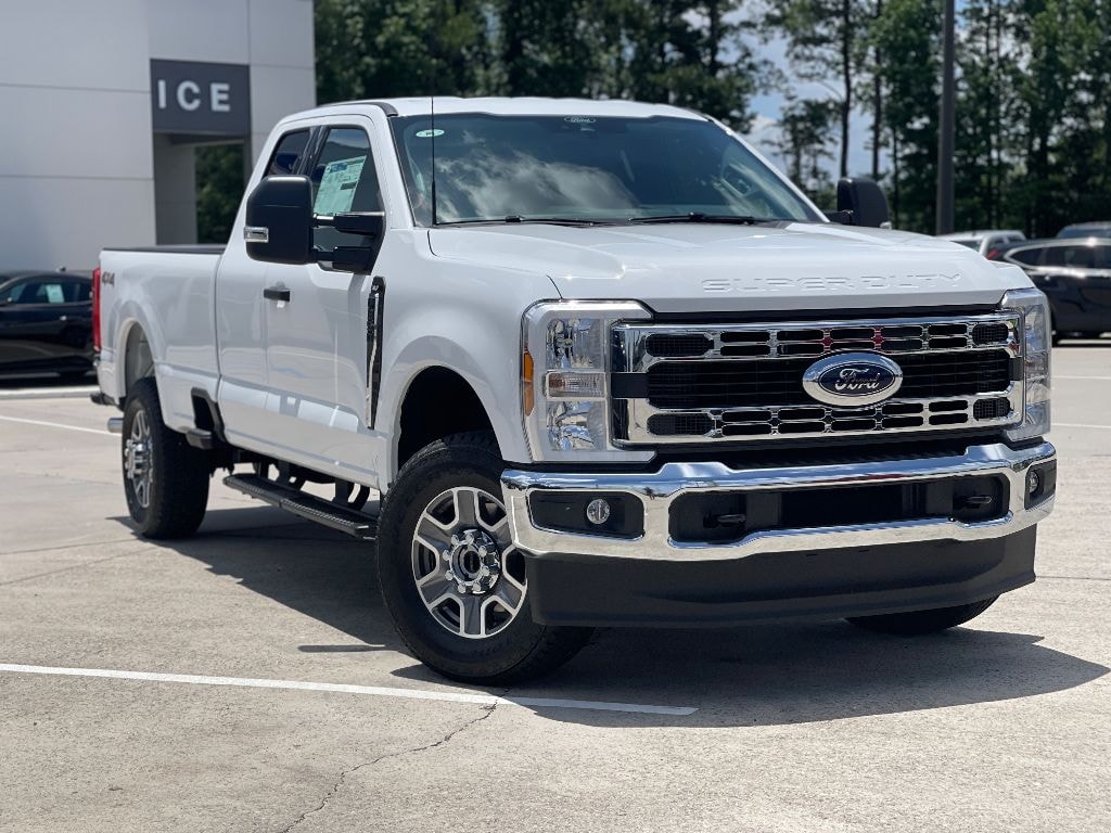New 2025 Ford F-350 XLT Truck Super Cab