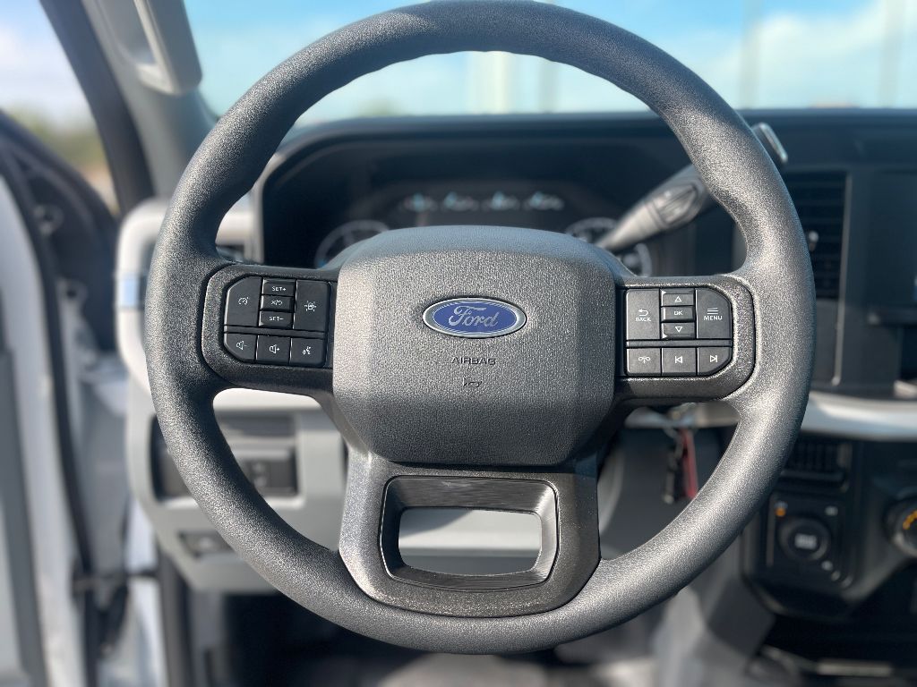 2025 Ford F-350 Super Duty Chassis Cab XL - Photo 19