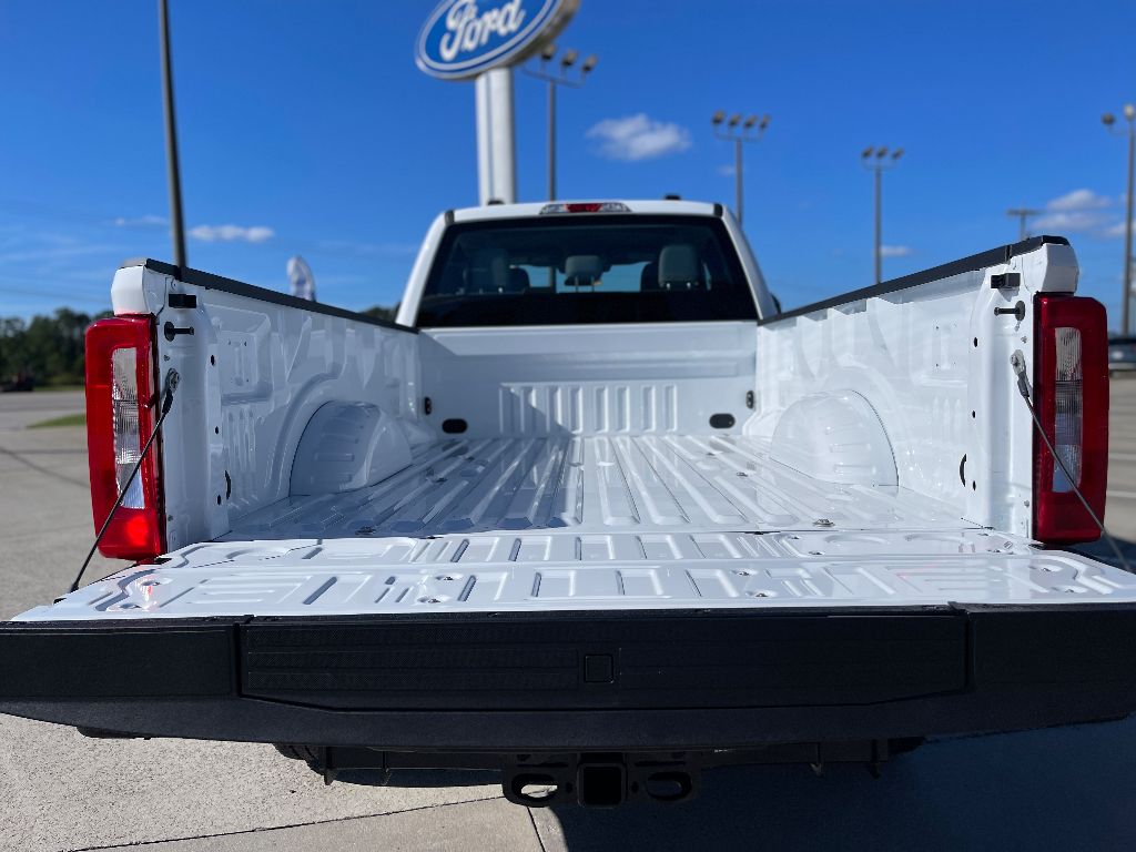 2026 Ford F-350 Super Duty XL - Photo 9