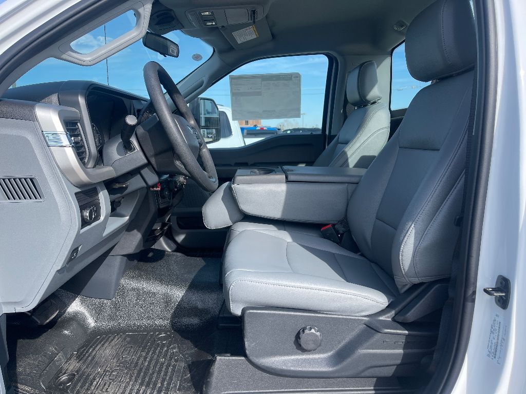 2025 Ford F-350 Super Duty Chassis Cab XL - Photo 15