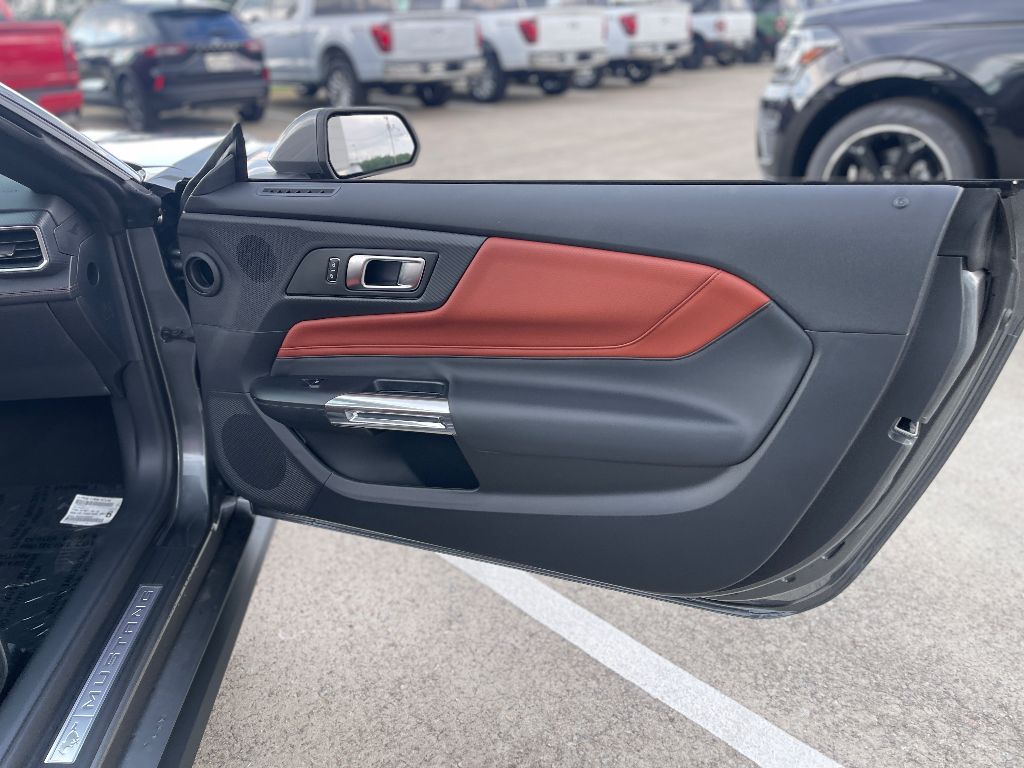 2025 Ford Mustang GT Premium Convertible - Photo 38