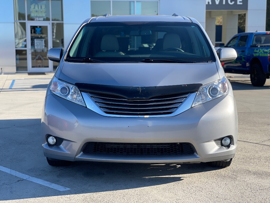 Used 2017 Toyota Sienna XLE 8 Passenger Van Passenger Van