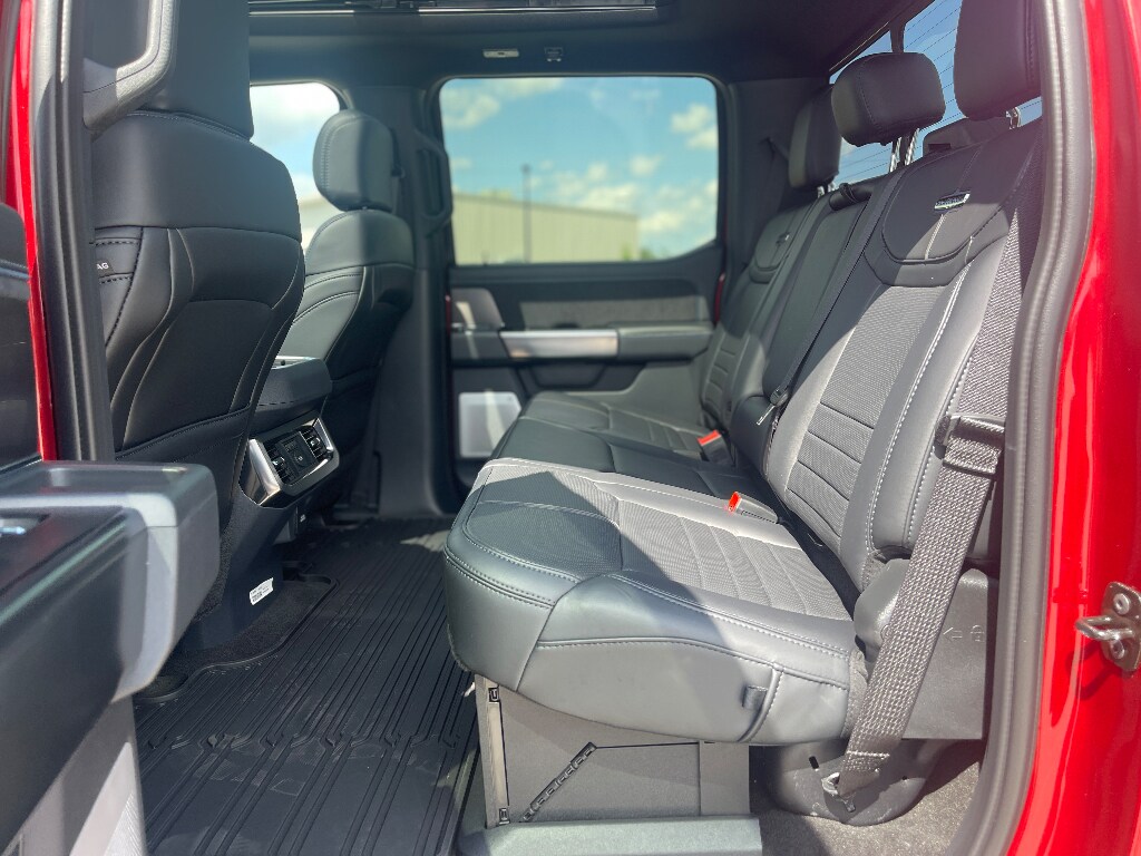 2026 Ford F-250 Super Duty Platinum - Photo 37