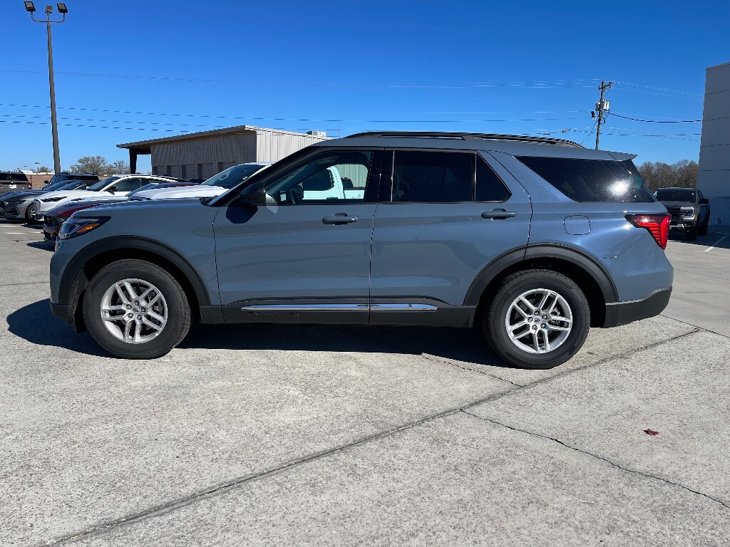 2025 Ford Explorer photo 3